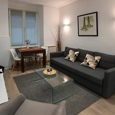 Donostia, A Pocos Pasos De La Playa De La Concha. * San Sebastián