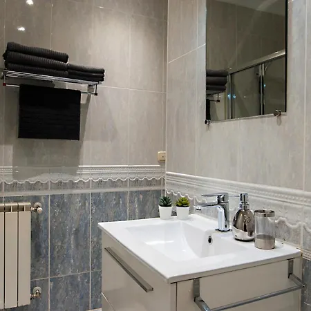 Donostia, A Pocos Pasos De La Playa De La Concha. * San Sebastián